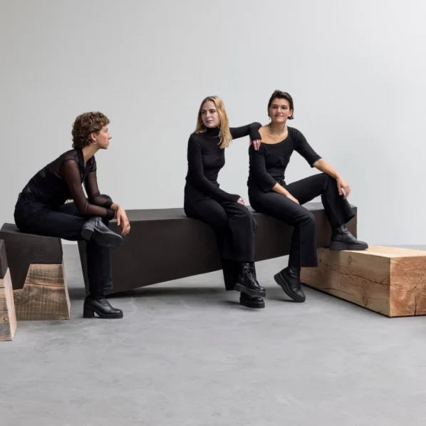 Lavica Atelier Vierkant EMBRACE BENCH