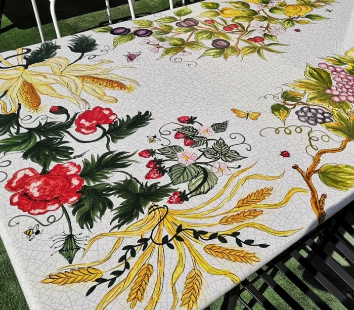 Inglese, ručne maľovaný okrúhly stôl z lávového kameňa