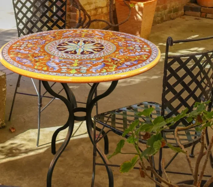 Deruta Antico, ručne maľovaný okrúhly stôl z lávového kameňa