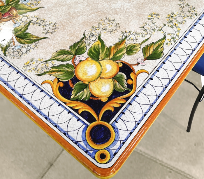 Patio, ručne maľovaný obĺžnikový stôl z lávového kameňa