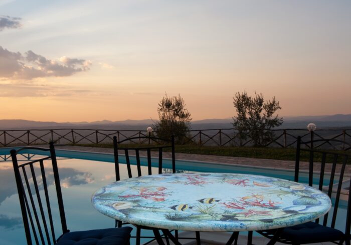 Oceano blu, ručne maľovaný okrúhly stôl z lávového kameňa