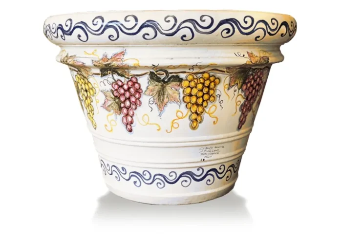 Zdobená terakotová nádoba Uva